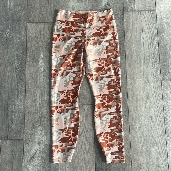 Nike Dri-Fit Phantom Desert Camo Activewear High-Rise Leggings Size Medium - Picture 2 of 6